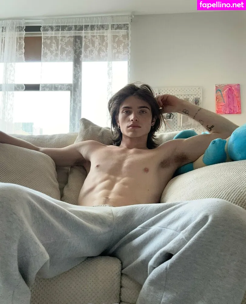 Aaroncarson Leaked Nude Picture #5HVEkkele0