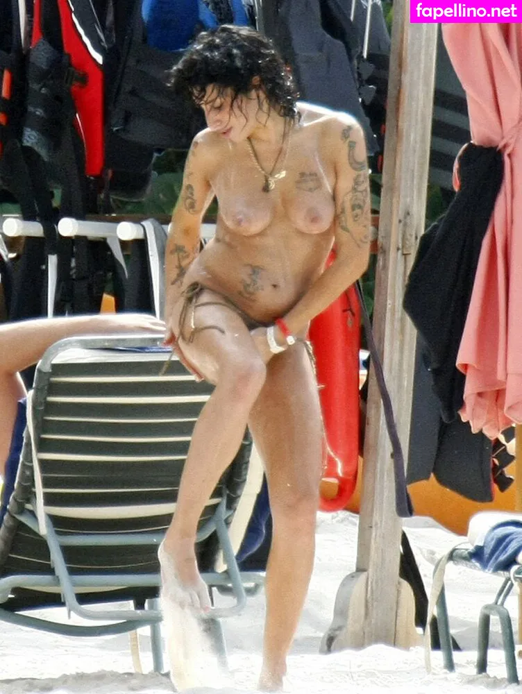 483399061, amywinehouse Leaked Nude Picture #NWT1Dat1j8