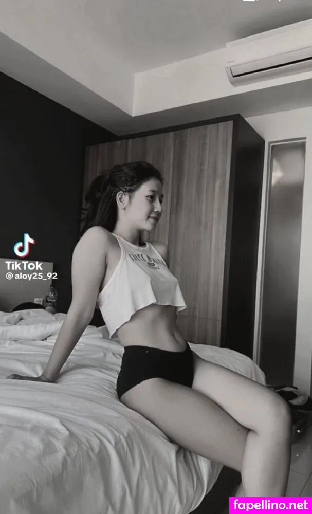 Jennyfer bling bling, ayulesttari Leaked Nude Picture #aaK2T4Fs6N