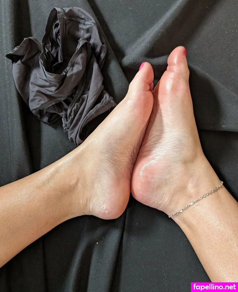 Barefoot_bunny_b, barefoot_bunny_b3 Leaked Nude Picture #nklKCvOS0a