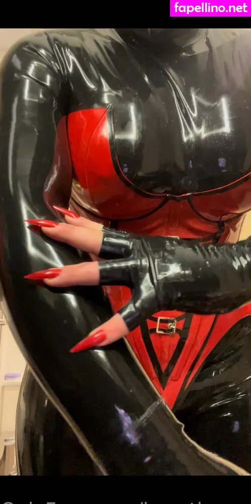Alternativefootwear, bee_the_rubber_doll Leaked Nude Picture #xBuhud2aWZ