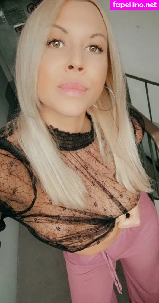 Benzpaula, paulaistrippintheroads Leaked Nude Picture #iA8A0H3JXl