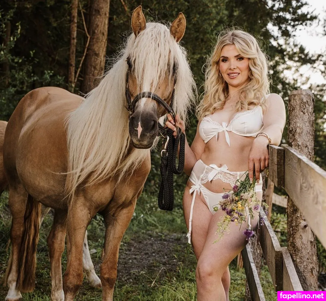 Caroline__gross Leaked Nude Picture #mKhhuaC1XF