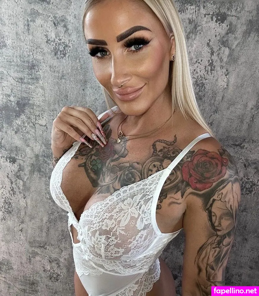 Queen_carolin.e, your_goddess_with_ass Leaked Nude Picture #FJzoGk4M55