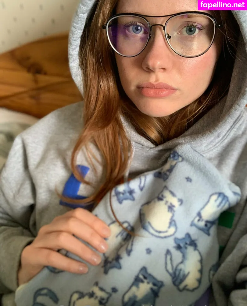 Charlotteshapesup, Redrainyraincoat, charlotteglowsup Leaked Nude Picture #6Hte4lvaL9