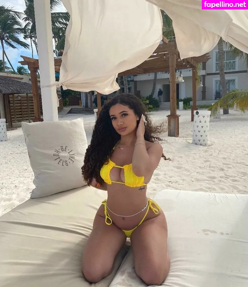Aprilafterdarkk, christinaaamaral Leaked Nude Picture #9N4TY0E6wl