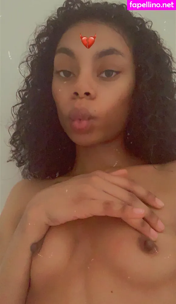 Hazelqveen, qveen.tomkia Leaked Nude Picture #HV91i7FeKx