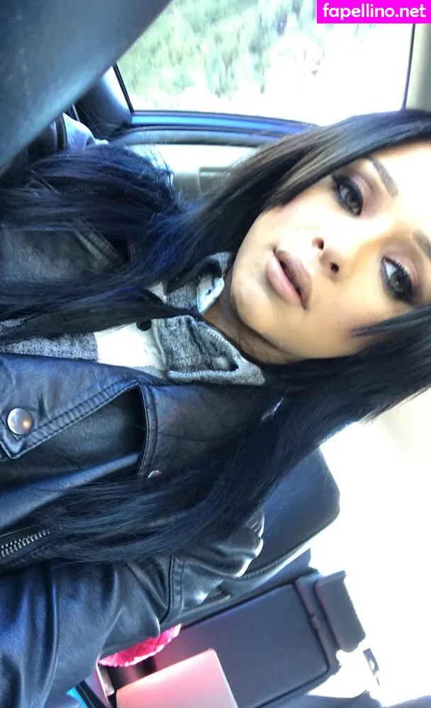 Hollyhendrix_, hollyhendrixofficial Leaked Nude Picture #IvlDP4mbGg
