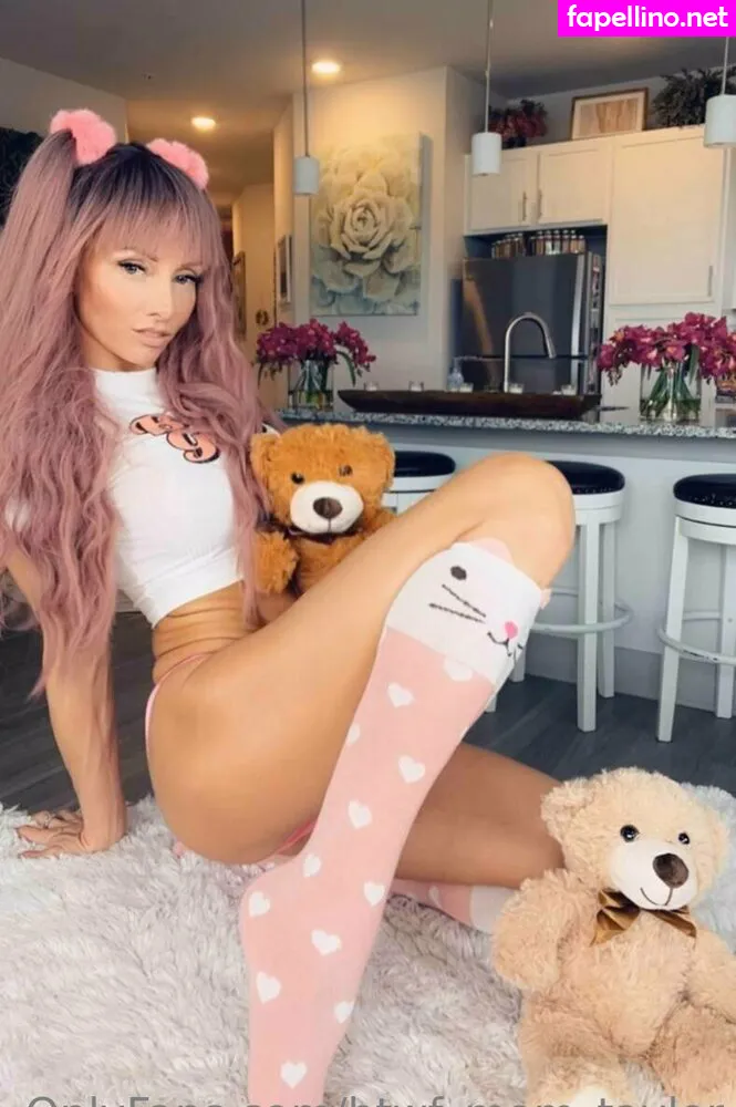 Htwf_mom_taylor, taylor.selfridge Leaked Nude Picture #0TS4fyEY4Q
