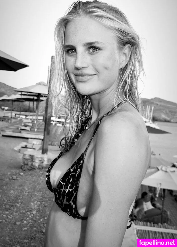 Julia Schacht Leaked Nude Picture #7QcbzT8QRx