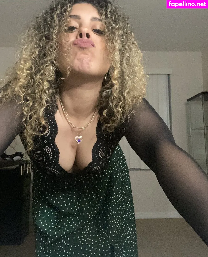 JustYeliz, yesjulz Leaked Nude Picture #DYR9H87Bz9