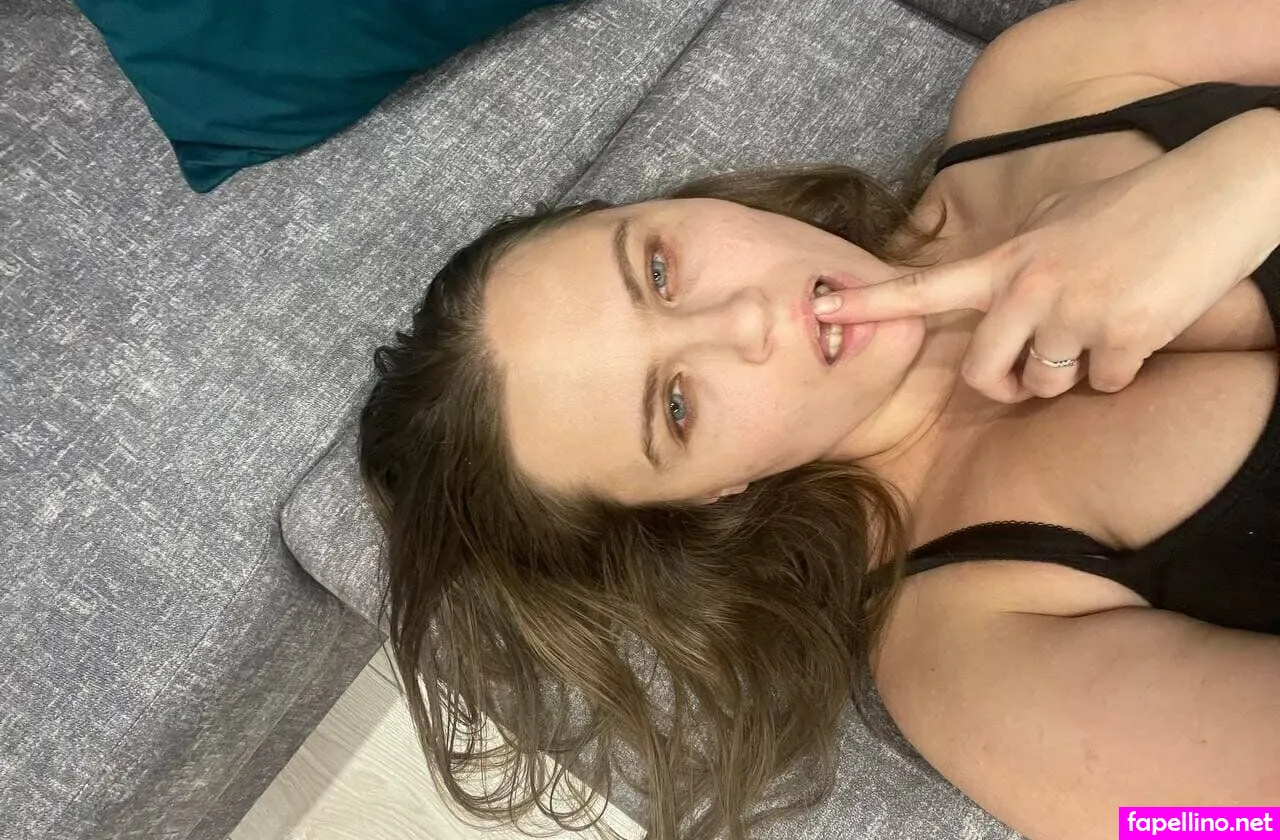 Kissy_pussy, kissykissy Leaked Nude Picture #rJ2yeSg3b2