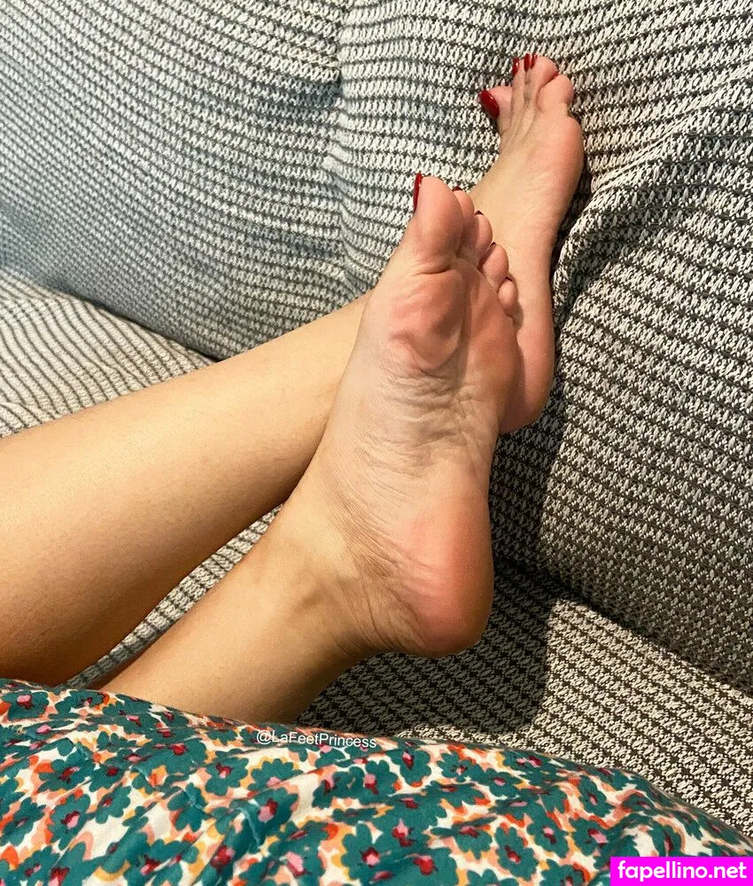 Barefeetlaura, lafeetprincess Leaked Nude Picture #OcqhsKkieH