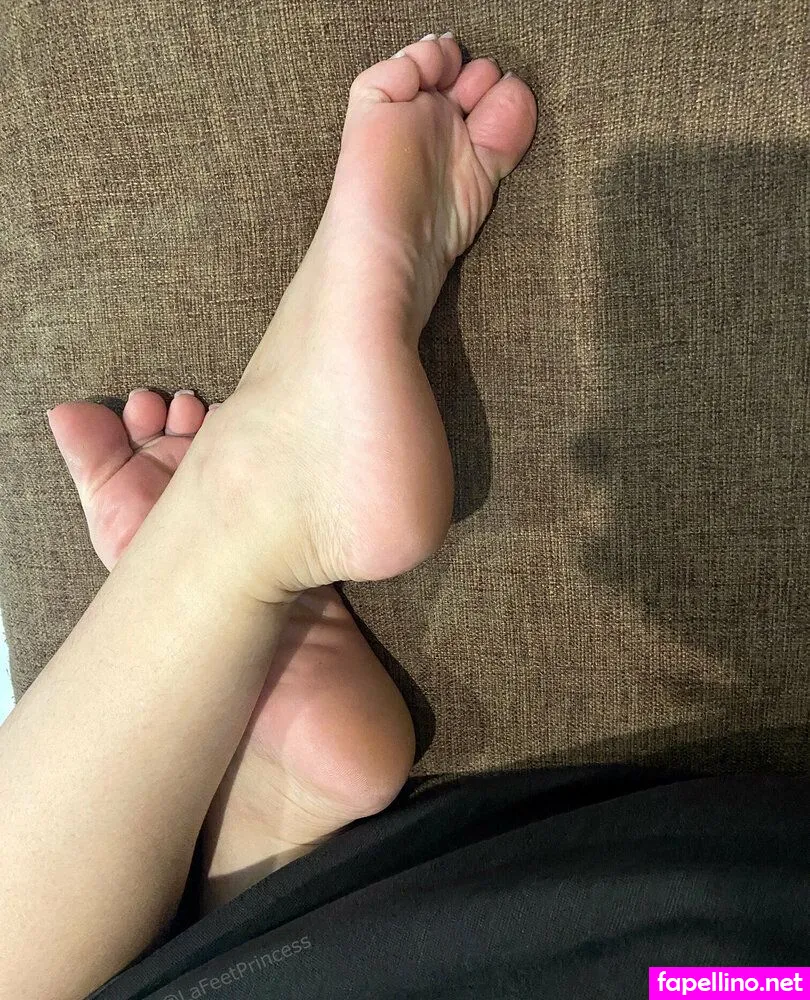 Barefeetlaura, lafeetprincess Leaked Nude Picture #dflCu0Li3r