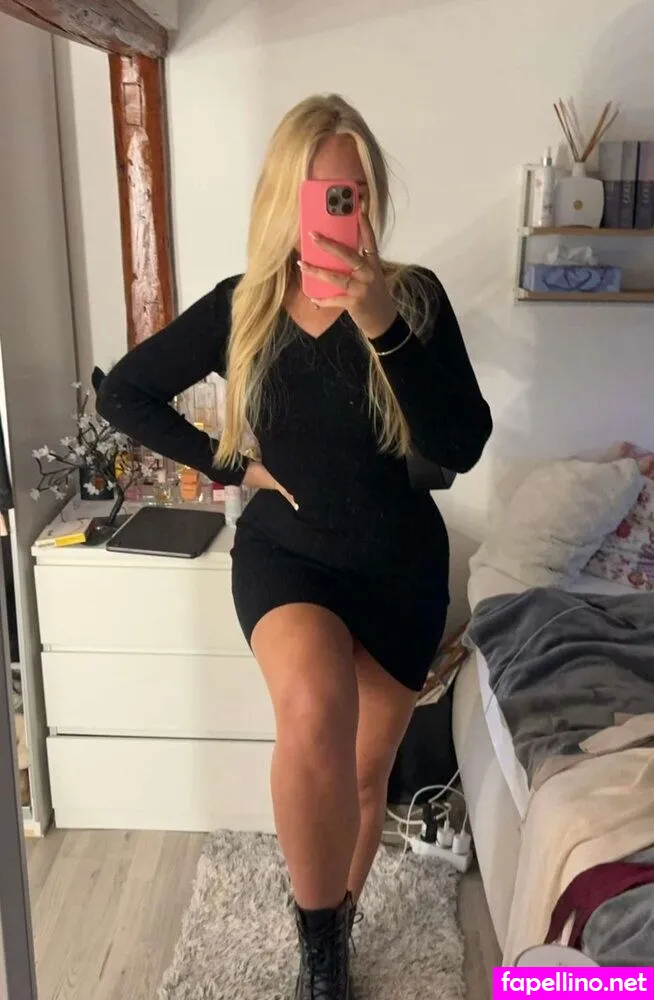 Laracharlotteee Leaked Nude Picture #IzAub3qKMu