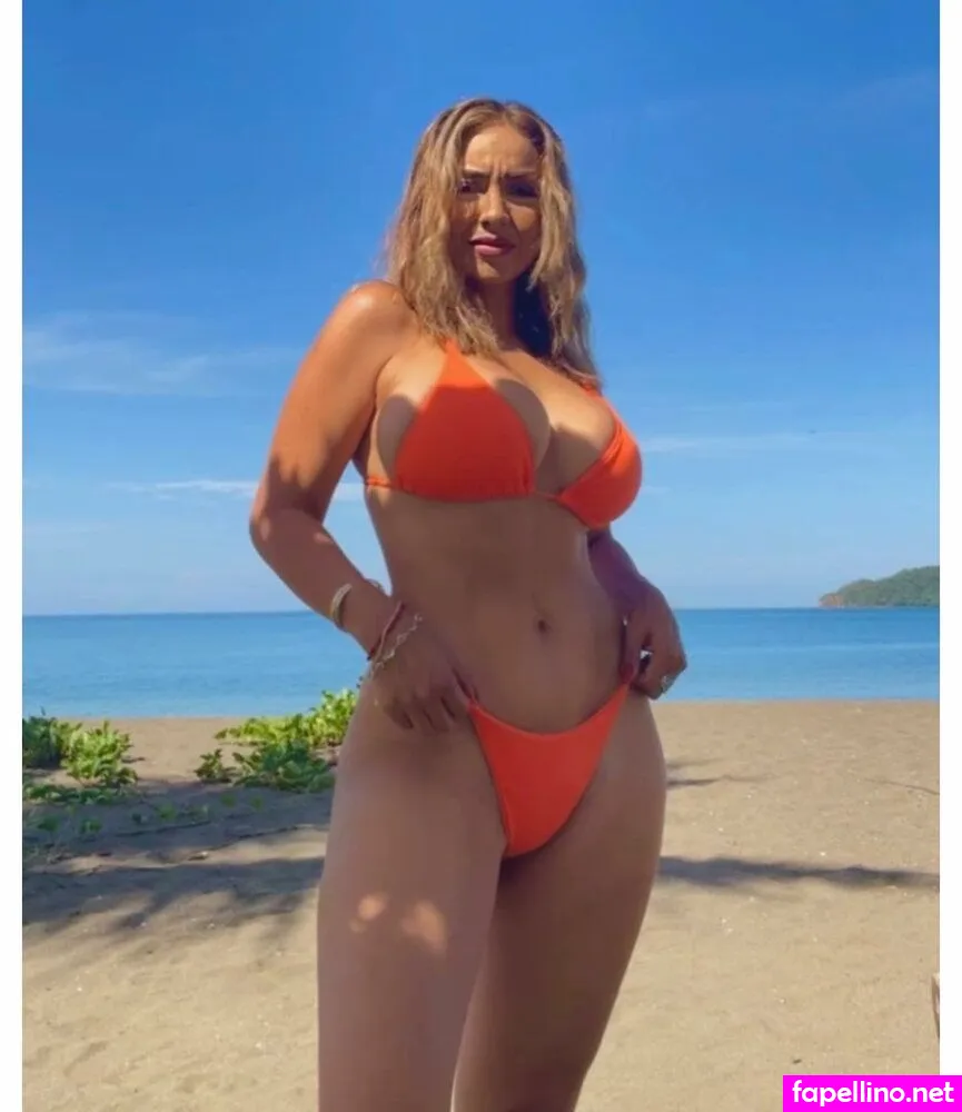 Laurymrr, lauryvict Leaked Nude Picture #YM1qeMcFx3