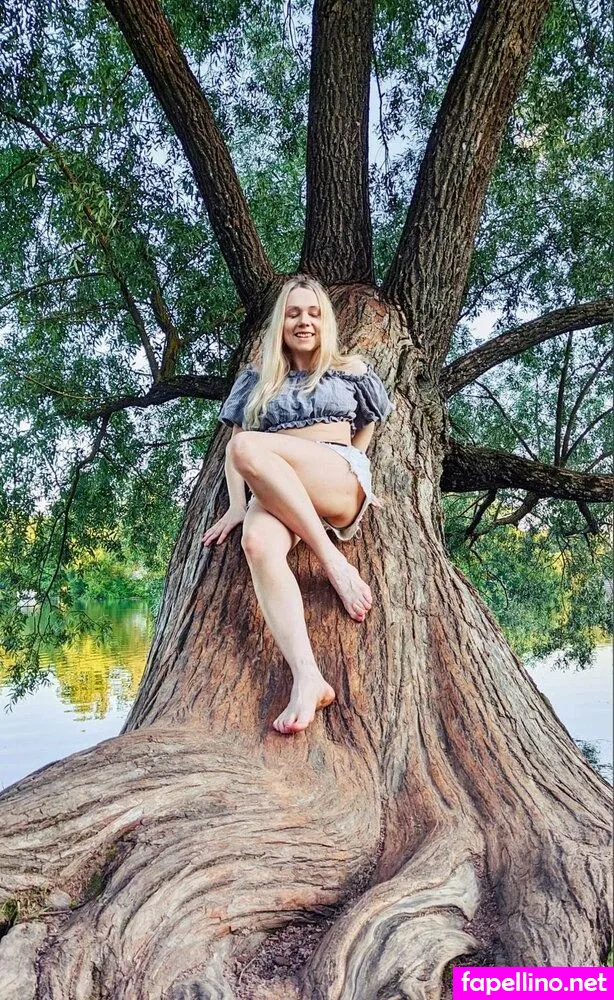 LeaFoxy, laroxy_sage Leaked Nude Picture #DkCxTvxex5