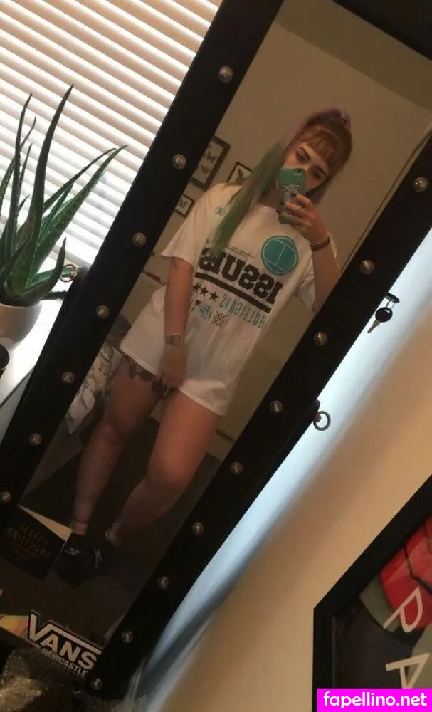Danie Baugh, m0sh_mall0w Leaked Nude Picture #5BDoMU0CLZ