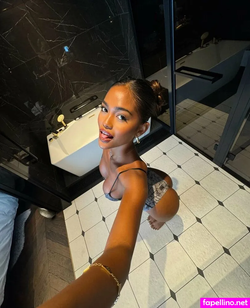 Maeur Smiles Leaked Nude Picture #EGkS55BpOW