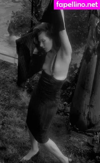MillaJovovich Leaked Nude Picture #JdbDW7QPdy