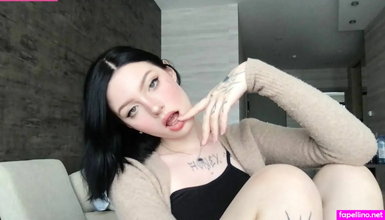 Julia Molligan, Molliganbitch Leaked Nude Picture #AFD3MJRW0H