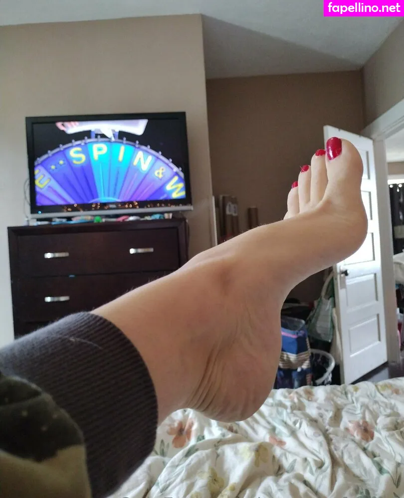 Momdeenx, mommyfeetx2 Leaked Nude Picture #7MCQuuiQ0S
