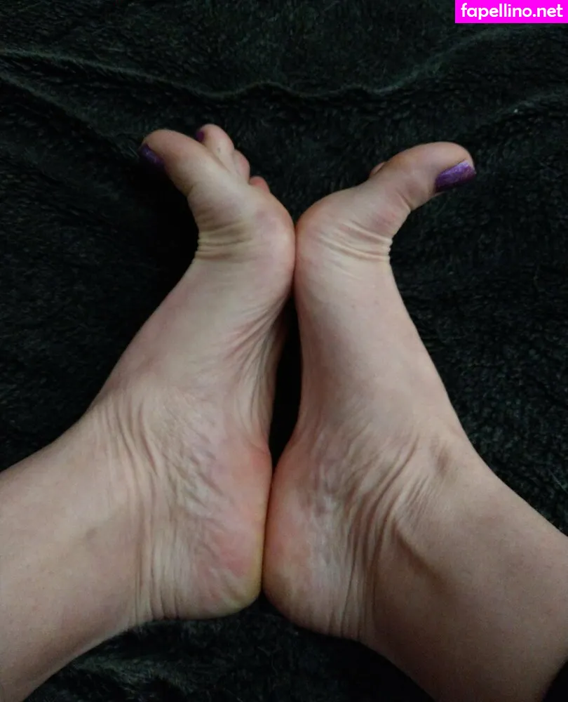 Momdeenx, mommyfeetx2 Leaked Nude Picture #YFg4Z1Qdz4