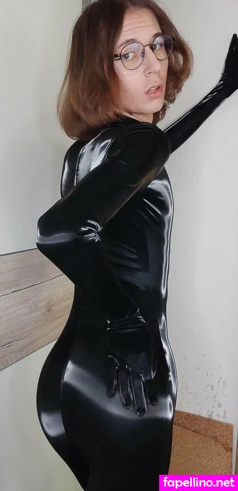 Nicki_fox, officialnickifoxx Leaked Nude Picture #omlRhvBlf8