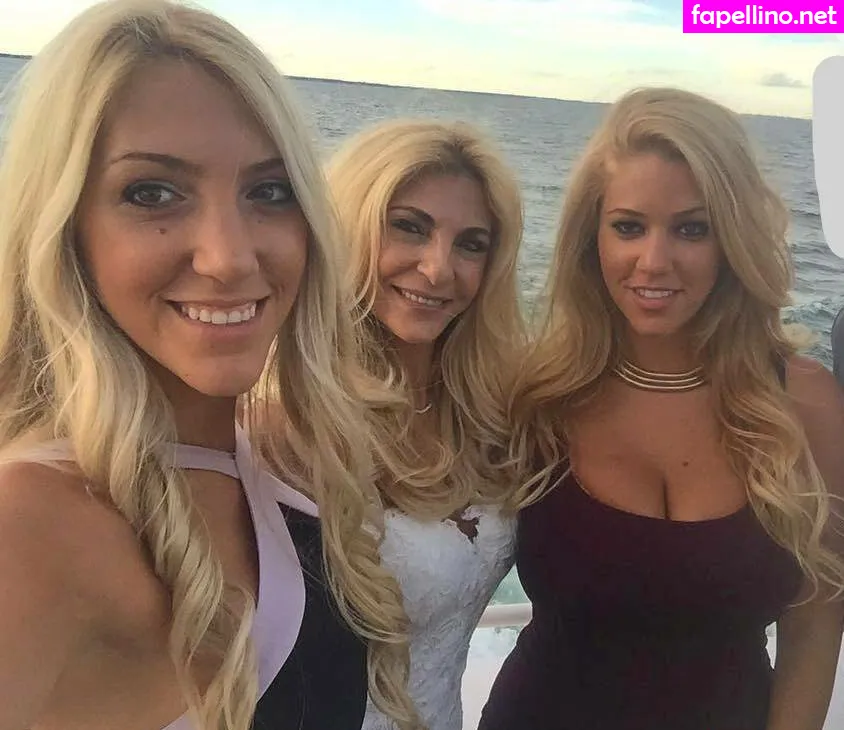 Nicatnitemusic, nicollelove Leaked Nude Picture #3Zj1OW5Mut