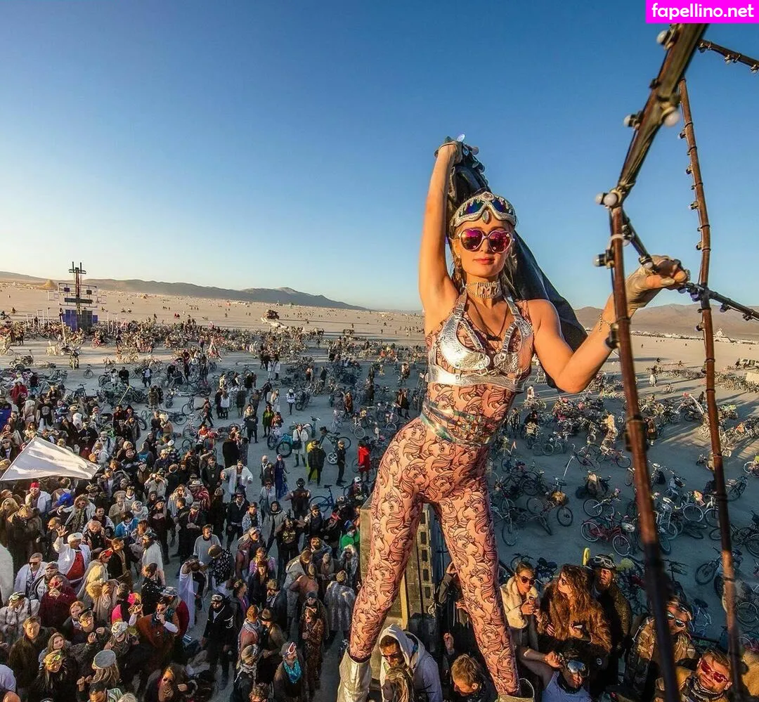 Parishilton Leaked Nude Picture #6Hfd9CkIXR