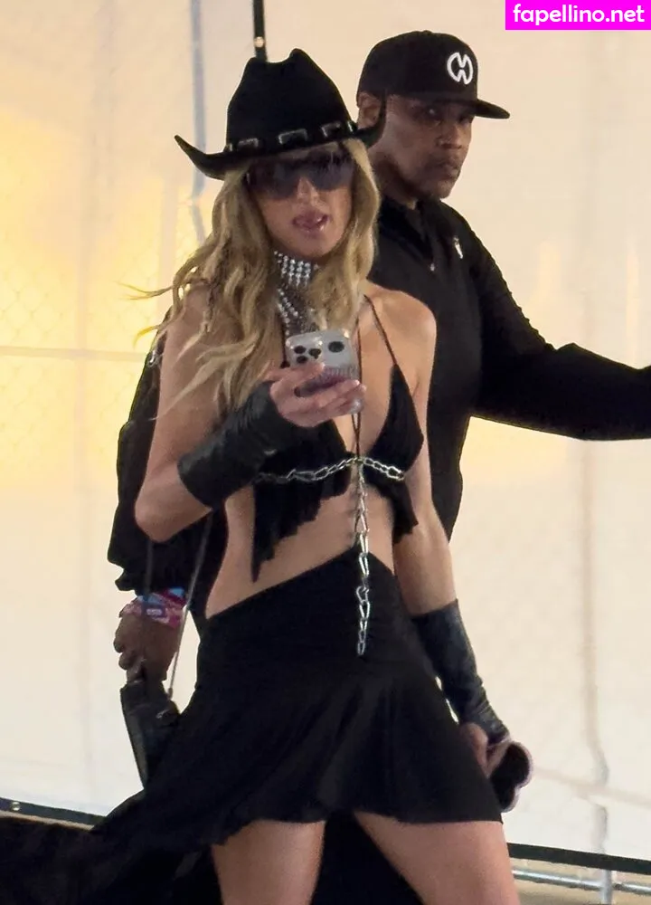 Parishilton Leaked Nude Picture #HBVe7pPfkb