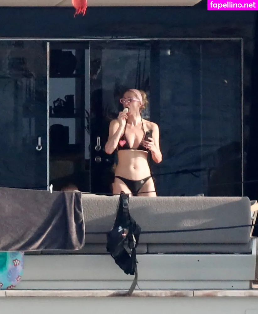 Parishilton Leaked Nude Picture #UDVKSN0CjB