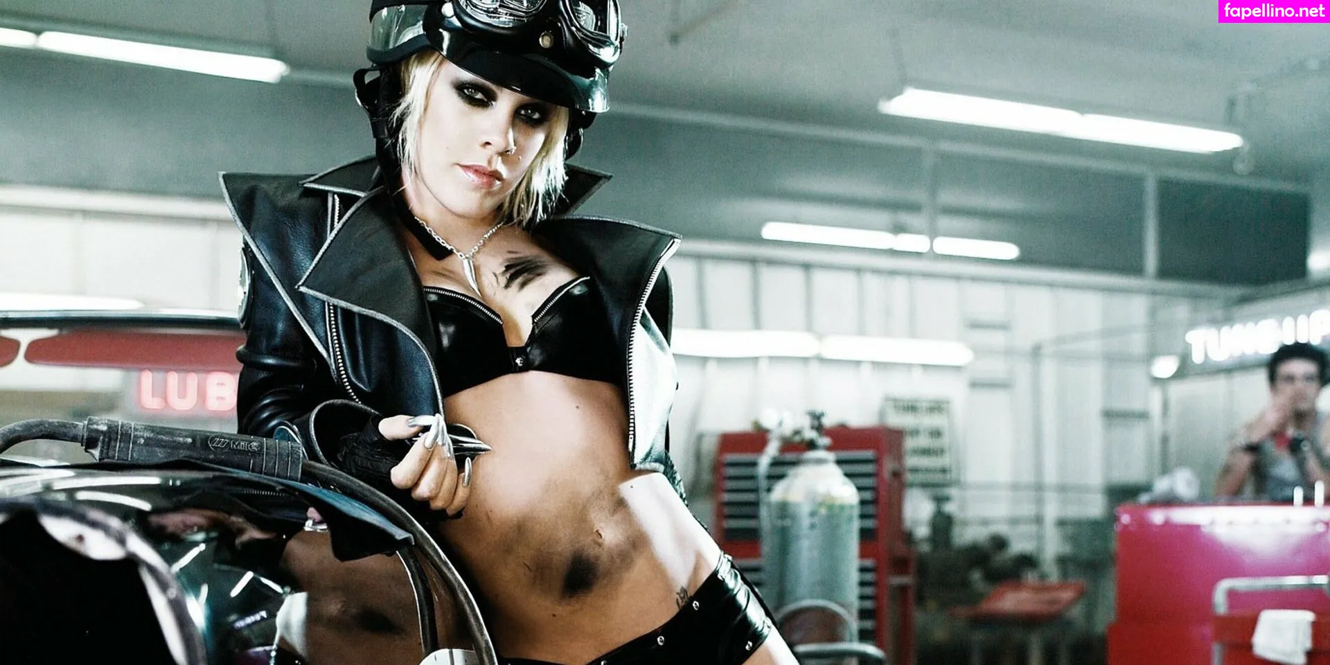 Alecia Beth Moore, Pink, pinksuicide Leaked Nude Picture #8CxCldWjRF