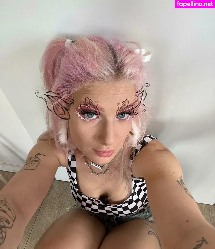 Fairykaro, karolinantivist, pinkarosalina Leaked Nude Picture #4np1MSRYaJ