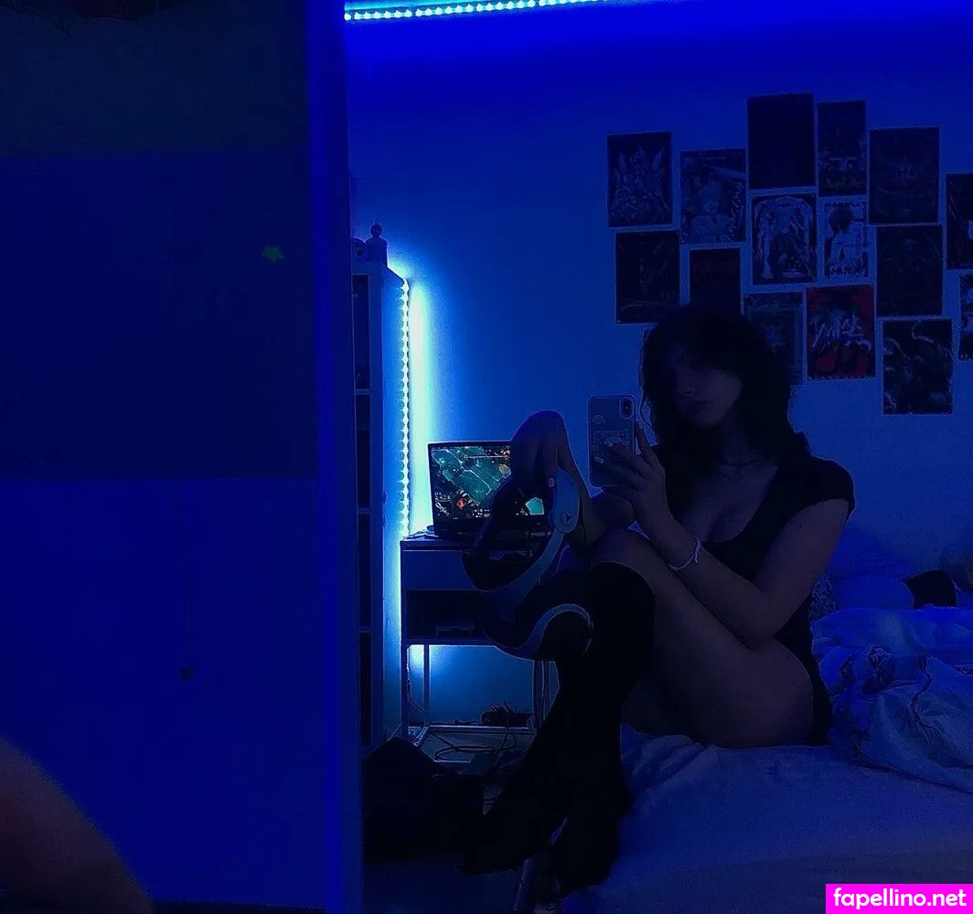 4lkiraa, diedatmyhouse, ilovemybunnyakira, sabine_dede, valerine777 Leaked Nude Picture #AOKx27bGLJ