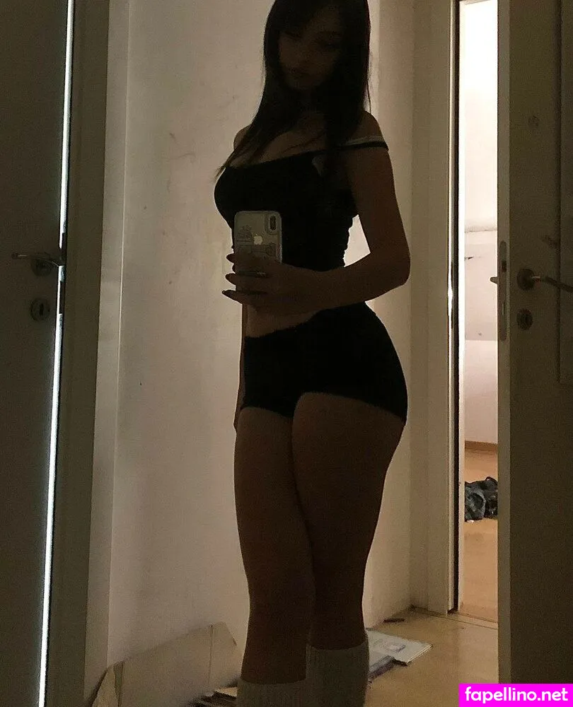 4lkiraa, diedatmyhouse, ilovemybunnyakira, sabine_dede, valerine777 Leaked Nude Picture #M8lnM89LIv