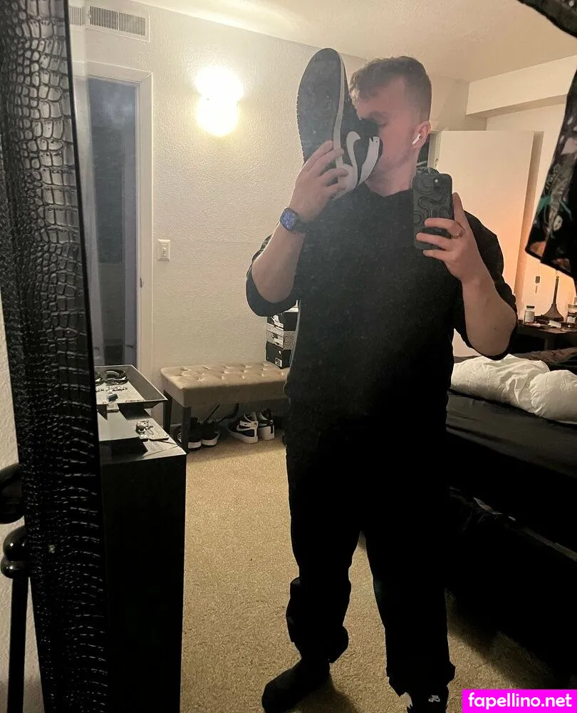 Slcsneakerlicker Leaked Nude Picture #u07UkLbgLQ