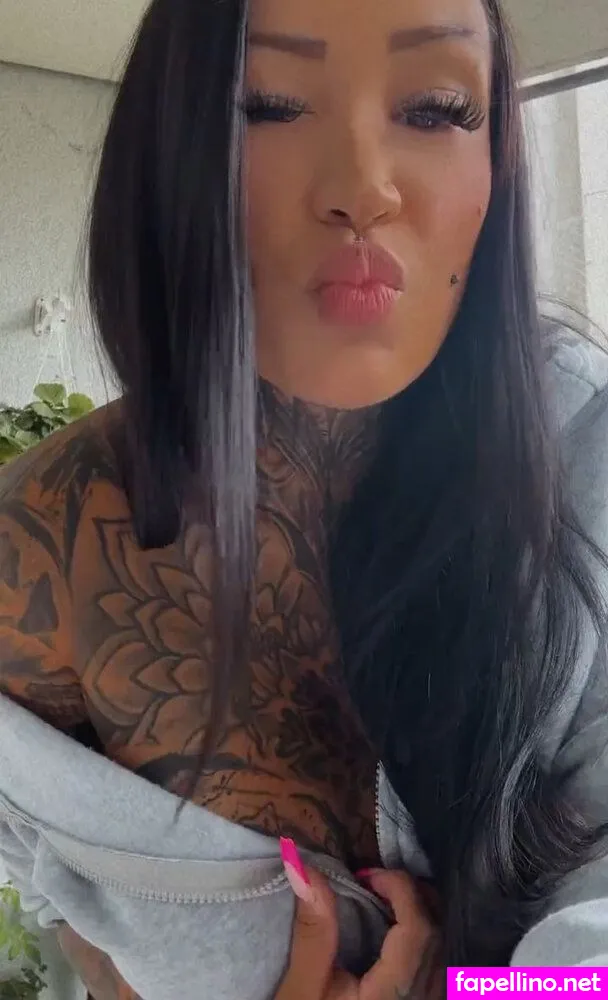 Officialstifflersmom, stifflersmomofficial Leaked Nude Picture #VhX7TXc8bf