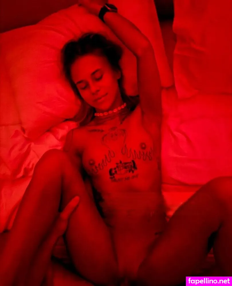 Polet, lucysunshinefree, stretchyholly Leaked Nude Picture #VD430KfzeY